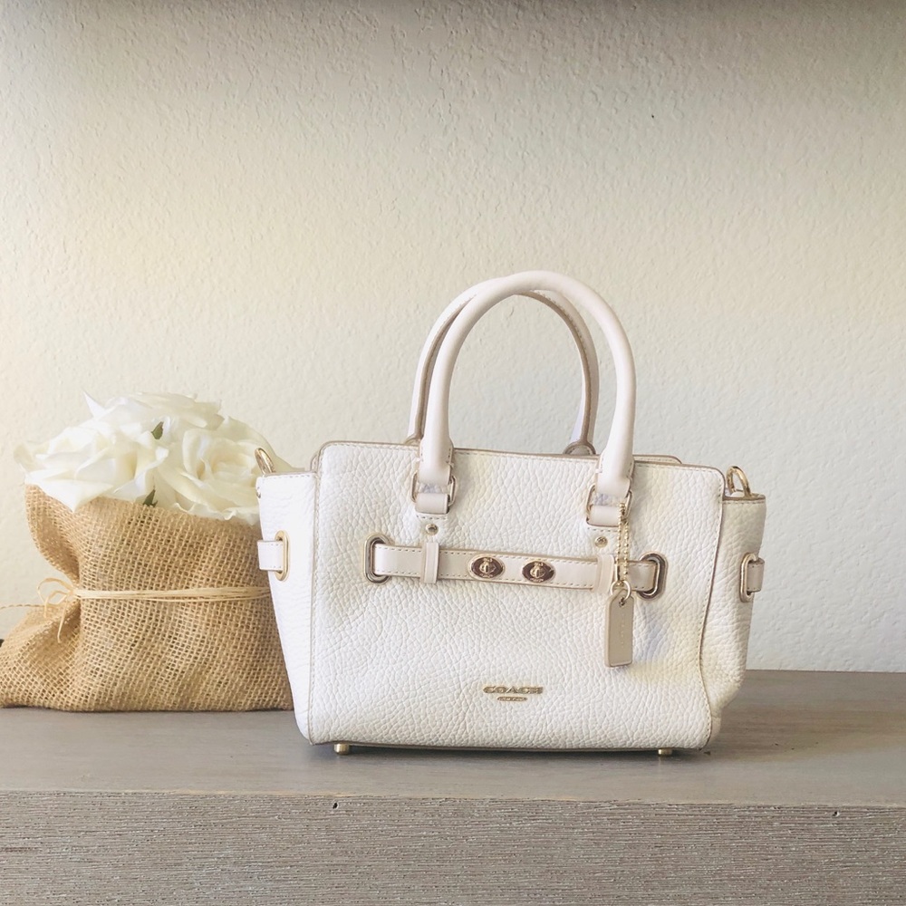 Authentic NWOT Coach pebbled bag in gold/chalk